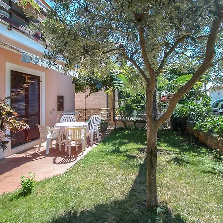 Apartment Adila A22 Karpinjan