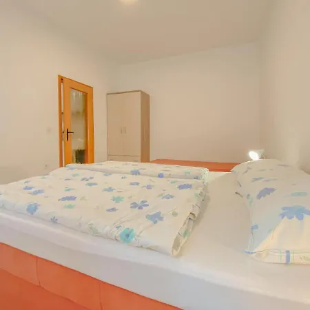 Apartment Adila A22 Karpinjan